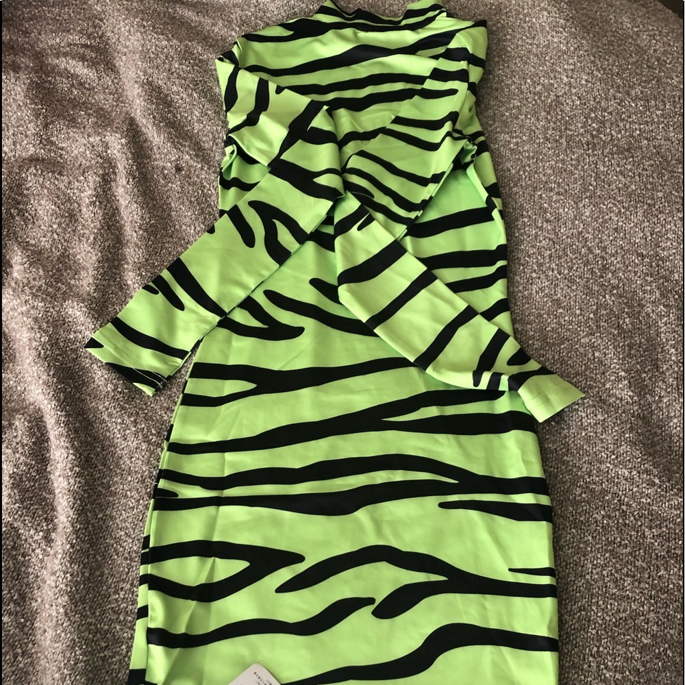 💥Hot Topic💥 - Picture 2 of 2